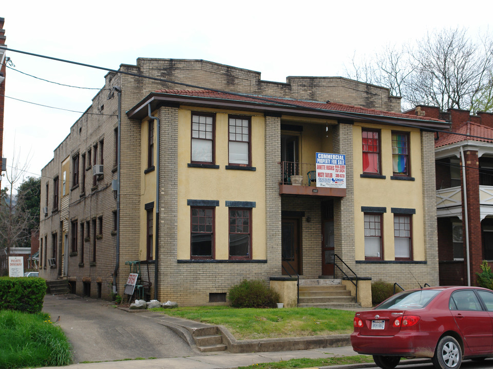 1607 Quarrier St in Charleston, WV - Foto de edificio