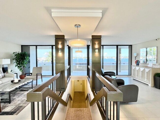 132 Lakeshore Dr in North Palm Beach, FL - Building Photo - Building Photo