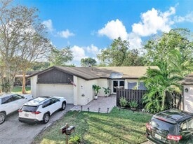 13416 SW 108th St Cir N in Miami, FL - Building Photo