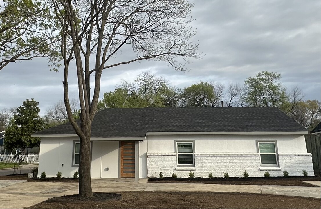 3503 Fontana Dr in Dallas, TX - Building Photo