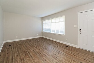 3912 Broadview Dr in Charlotte, NC - Foto de edificio - Building Photo