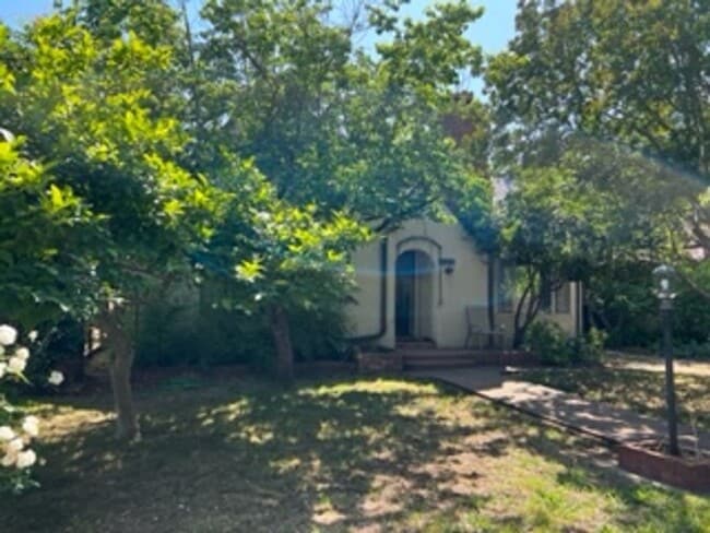 1330 Broadway St in Chico, CA - Building Photo - Building Photo