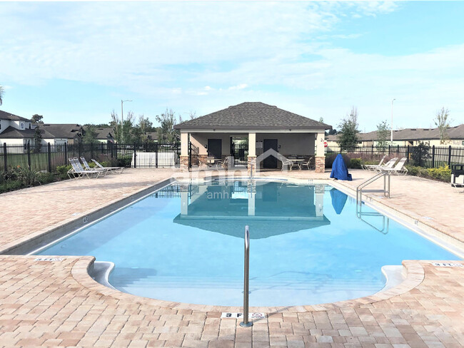 733 Chatham Walk in Ruskin, FL - Building Photo - Building Photo