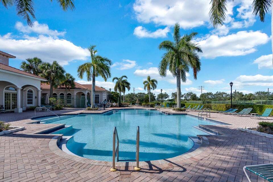 6752 Heritage Grande in Boynton Beach, FL - Foto de edificio