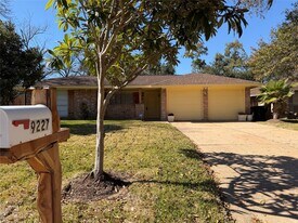 9227 Vanwood St in Houston, TX - Building Photo