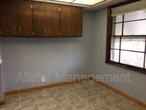 5607 Westlake Ave in Parma, OH - Building Photo - Building Photo