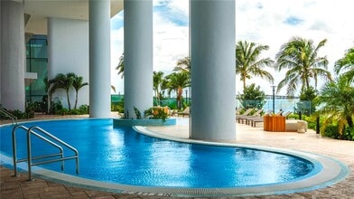 700 NE 24th St, Unit 2605 in Miami, FL - Building Photo - Building Photo
