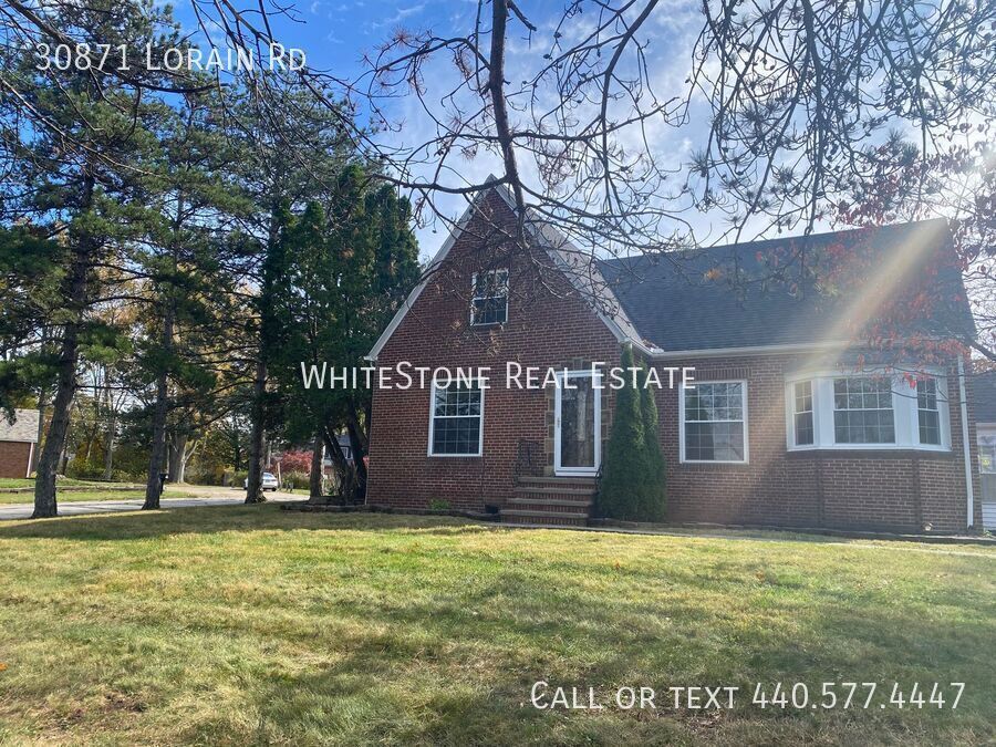 30871 Lorain Rd in North Olmsted, OH - Building Photo