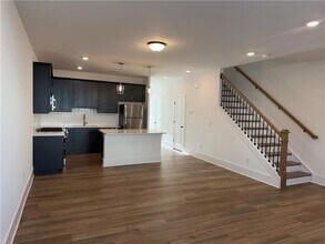 1605 Aeslin Dr NW in Atlanta, GA - Foto de edificio - Building Photo