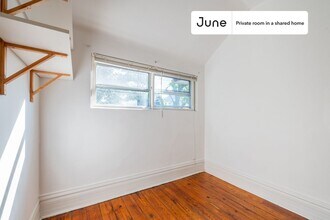 Room in Shared 2 bed/1 bath home in Chicago, IL - Building Photo - Building Photo