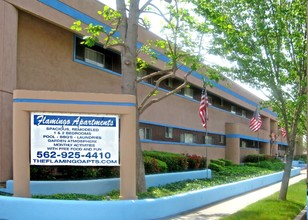 Flamingo Apartments in Bellflower, CA - Building Photo - Building Photo