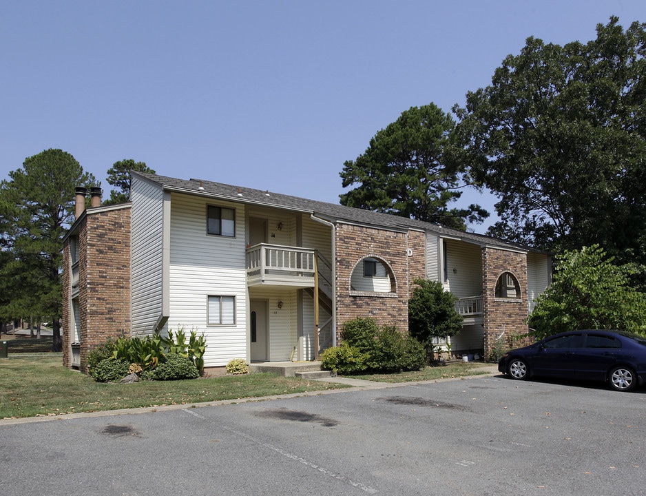 101 Pine Forest in Maumelle, AR - Foto de edificio