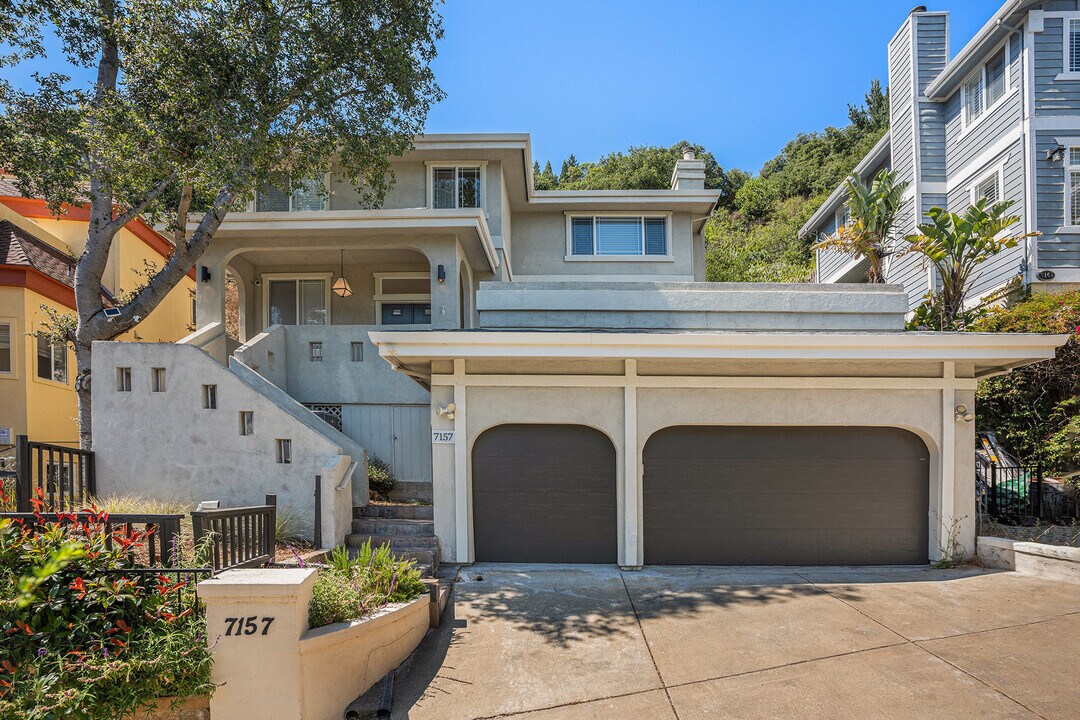 7157 Buckingham Blvd in Berkeley, CA - Building Photo