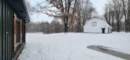 9211 E Y Z Ave in Vicksburg, MI - Building Photo - Building Photo