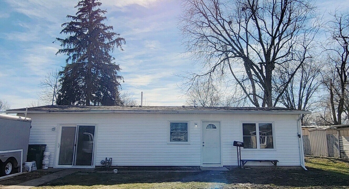 1228 Garden Ln in Galesburg, IL - Building Photo