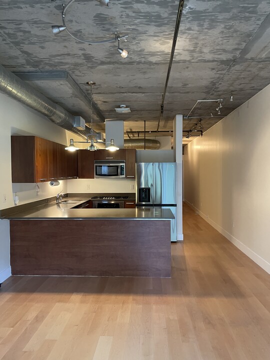 645 W 9th St, Unit 321 in Los Angeles, CA - Foto de edificio