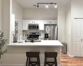 2024 E River Rd, Unit 201 in Tucson, AZ - Building Photo - Building Photo