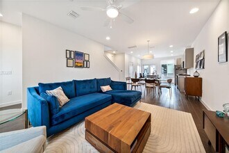 814 N Bluff Dr in Austin, TX - Building Photo - Building Photo