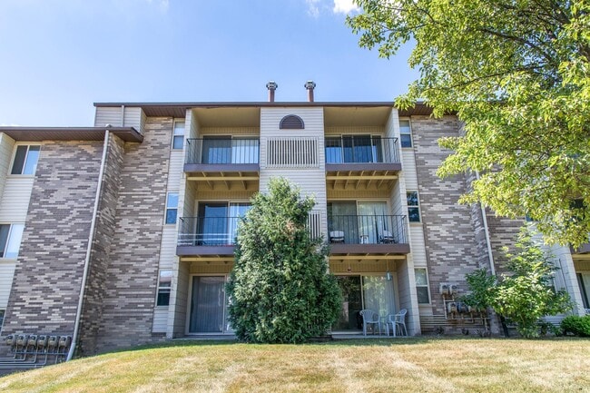 Hillcrest / Park Place in Ann Arbor, MI - Foto de edificio - Building Photo