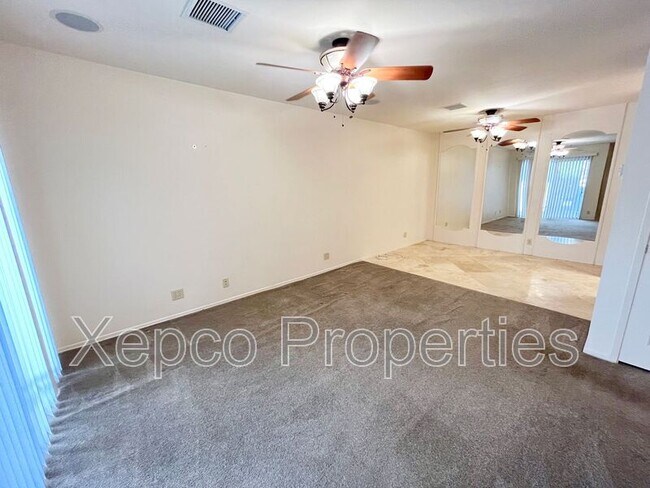 420 N Villa Ct in Palm Springs, CA - Building Photo - Building Photo