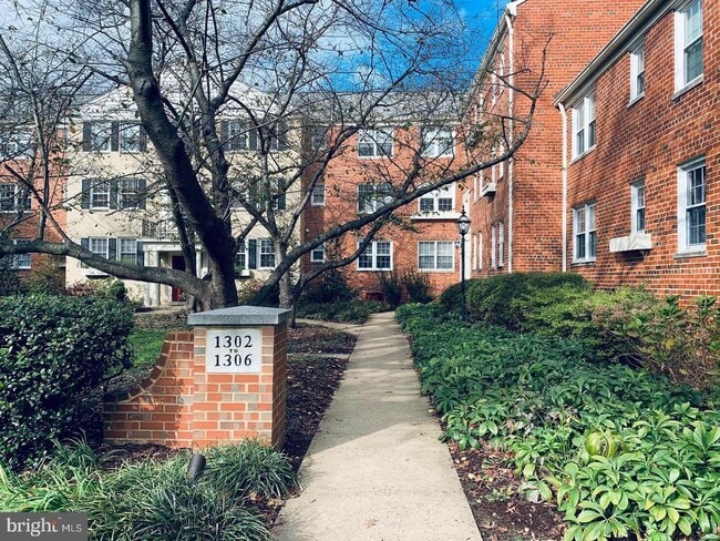 1302 Belle View Blvd in Alexandria, VA - Building Photo - Building Photo