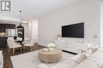 11 Bronte Rd in Oakville, ON - Building Photo - Building Photo