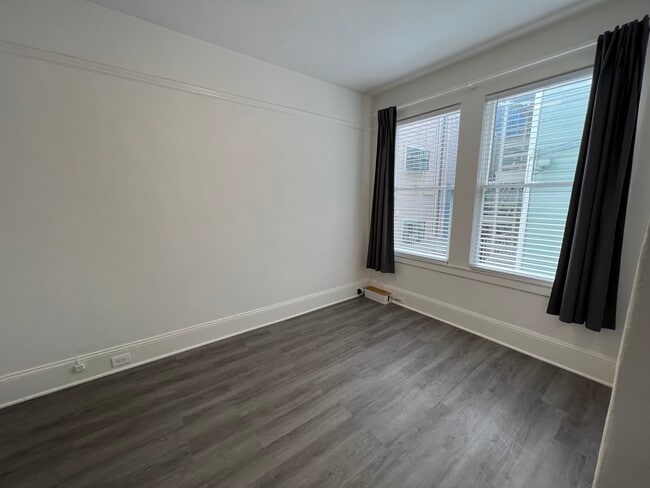 14 Hodges Aly, Unit 1 Bed 1 Bath Apartment