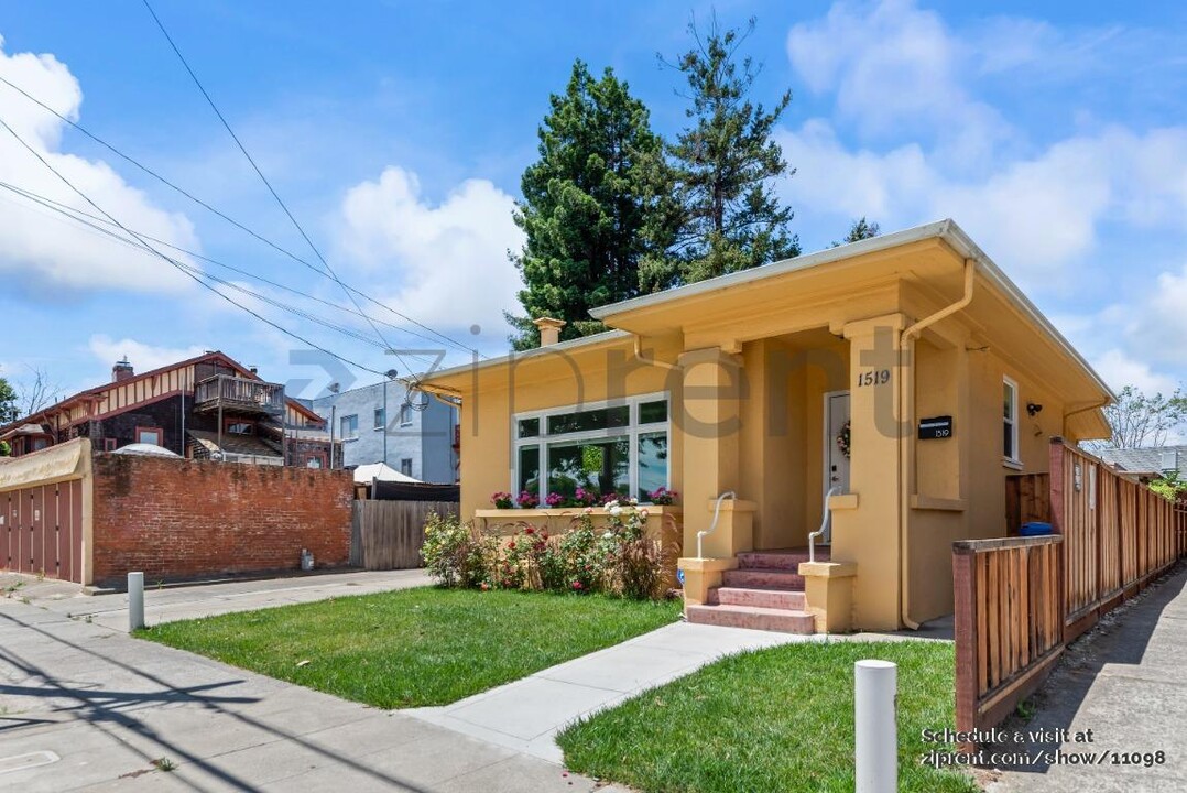 1519 St Charles St in Alameda, CA - Building Photo