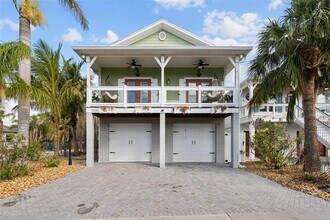 12116 Lagoon Ln in Treasure Island, FL - Building Photo - Building Photo