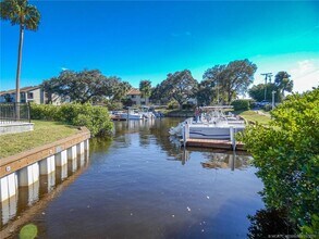 1585 NE Beacon Dr in Jensen Beach, FL - Building Photo - Building Photo