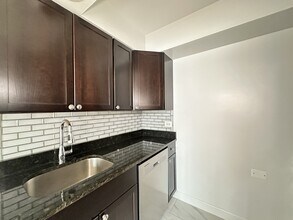 6830 N Sheridan Rd, Unit 964 in Chicago, IL - Building Photo - Building Photo