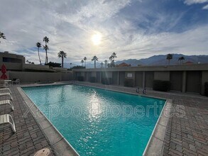 423 Bradshaw E Ln in Palm Springs, CA - Building Photo - Building Photo