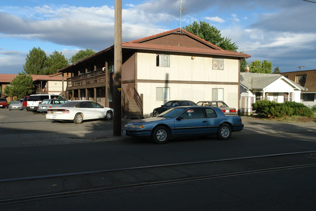 715-717 N 6th Ave in Yakima, WA - Foto de edificio - Building Photo