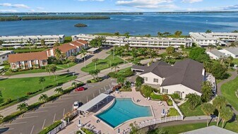 4852 Independence Dr in Bradenton, FL - Building Photo