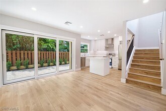 1130 5th St S in Naples, FL - Building Photo - Building Photo