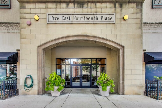 5 E 14th Pl in Chicago, IL - Building Photo - Building Photo