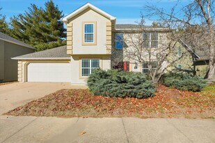 421 S Village Cir in Columbia, MO - Building Photo