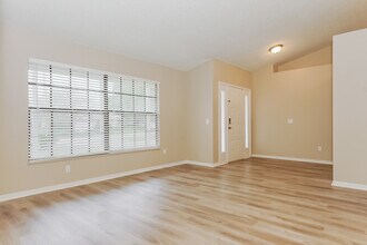 2065 E Gloria Dr in Deltona, FL - Building Photo - Building Photo