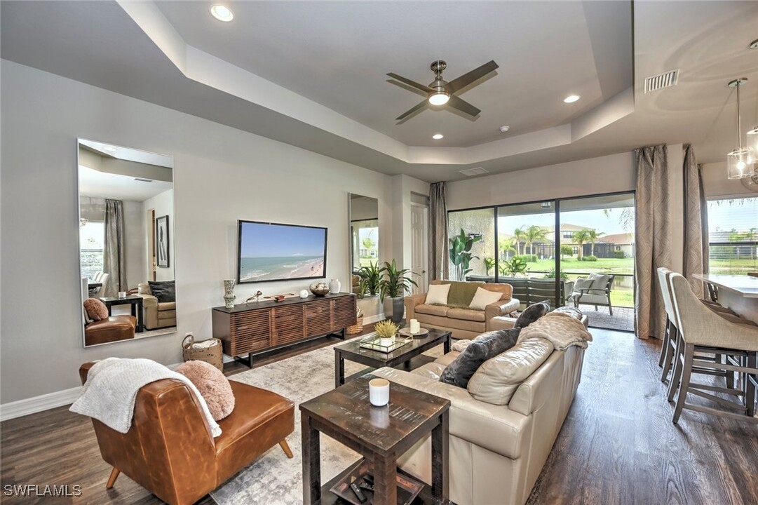 10051 Spice Bush Ln in Ft. Myers, FL - Building Photo