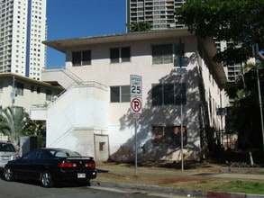 1615 Ala Wai Blvd in Honolulu, HI - Building Photo - Building Photo