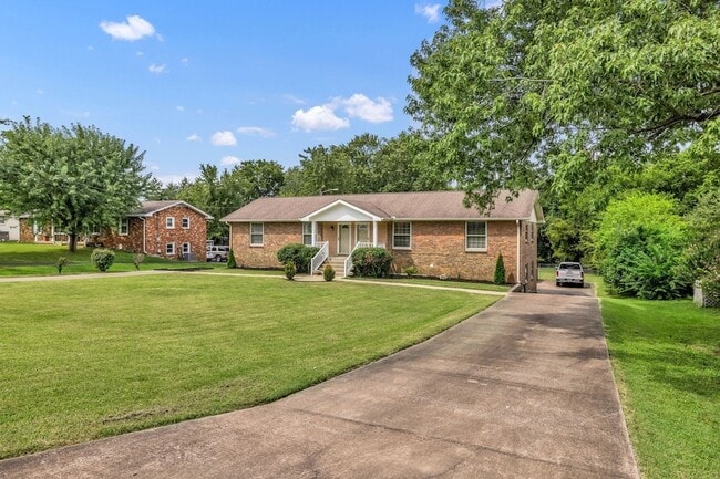 108 Chiroc Rd, Unit A in Hendersonville, TN - Building Photo - Building Photo