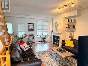 10-10 Post Oak Dr in Richmond Hill, ON - Building Photo - Building Photo