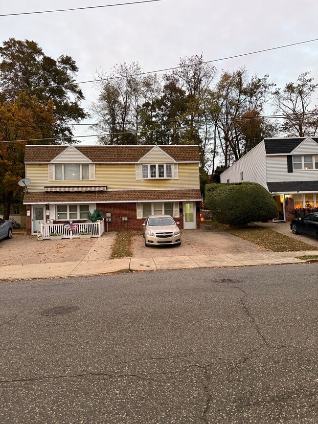 3721 Ronnald Dr, Unit Unit A in Philadelphia, PA - Foto de edificio - Building Photo