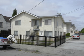 170-176 Poplar Ave in Hayward, CA - Building Photo - Building Photo