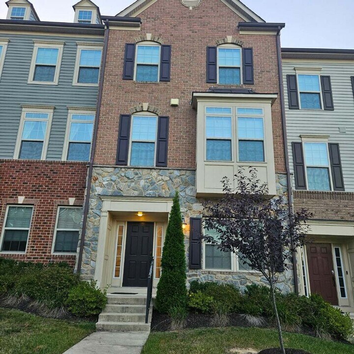 7313 Taylor's Hill Ln in Hanover, MD - Building Photo