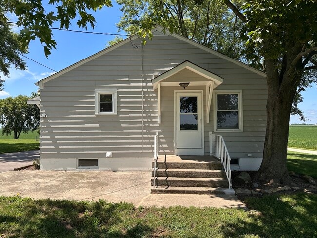 property at 1N479 Schrader Rd