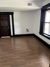 315 9th St NE, Unit 4 in Canton, OH - Foto de edificio - Building Photo