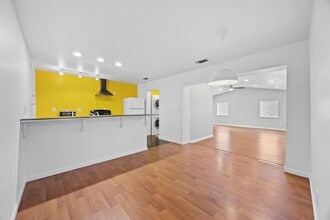 4611 Lennox Dr in Austin, TX - Foto de edificio - Building Photo