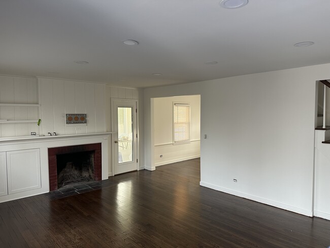 16 Pilgrim Dr in Greenwich, CT - Building Photo - Building Photo