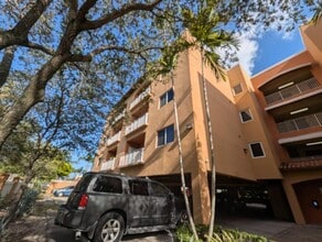 1300 NE 109th St in North Miami, FL - Building Photo - Building Photo
